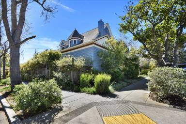 Main picture of 1611 College Ave