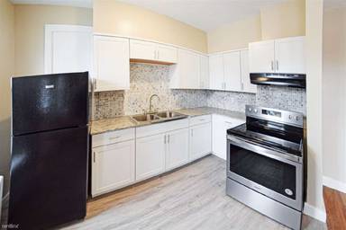 Main picture of 702 Roosevelt Ave