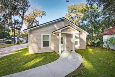 Main picture of 2210 Shepard St