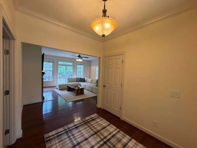 Main picture of 10 Grayson Pl