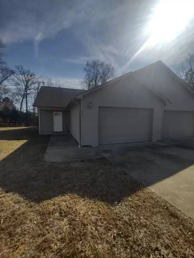 Main picture of 295 Tara Ct
