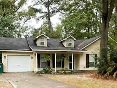 Main picture of 105 Woodbury Ln
