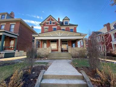 Main picture of 101 W Hubbard Ave