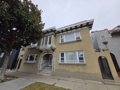 Main picture of 1109 E 1st St