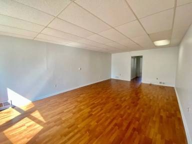 Main picture of 400 Perrin St