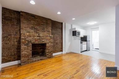Main picture of 224 E 81st St