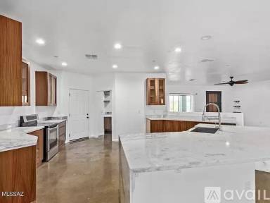 Main picture of 208 W King Rd