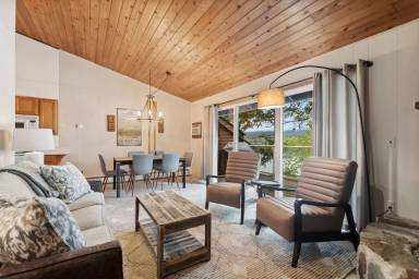 Main picture of 300 Bay Point Dr