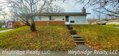 Main picture of 9697 Manhattan Dr