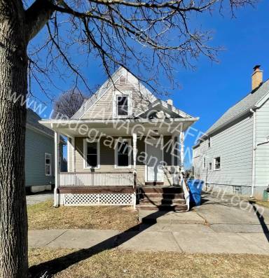 Main picture of 300 Benton St