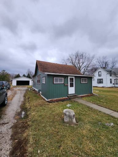 Main picture of 606 W 2nd St