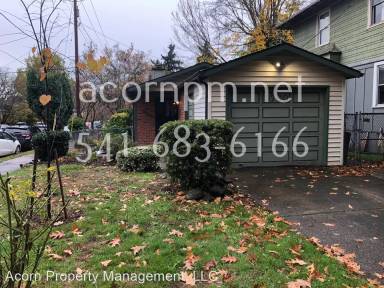 Main picture of 3760 SE Stark St