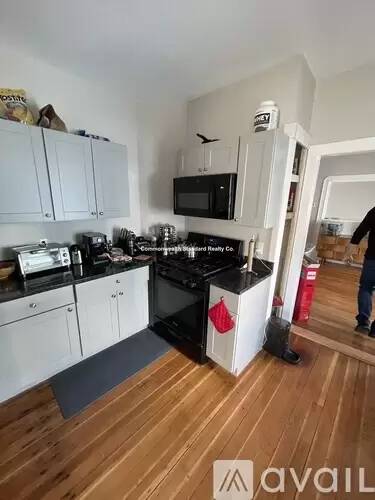Main picture of 56 Elm St