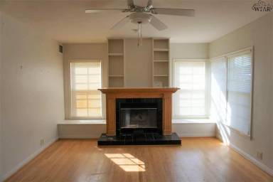 Main picture of 1681 Woodrow Ave