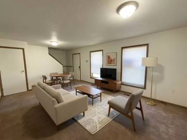 Main picture of 545 W Grand Ave