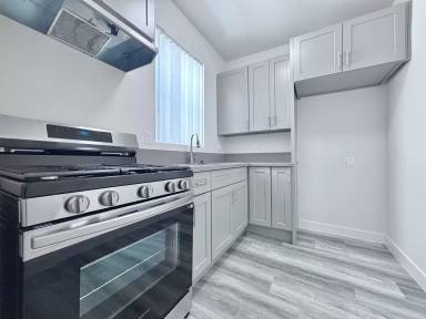 Main picture of 341 S Alvarado St