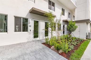 Main picture of 10222 NW 64th Way