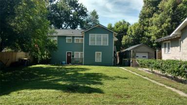 Main picture of 2242 Myra St