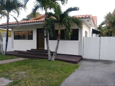 Main picture of 5782 SW 16th St