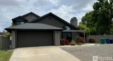 Main picture of 940 Wade Ct