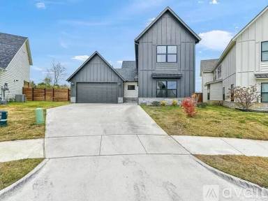 Main picture of 521 Saucer Dr