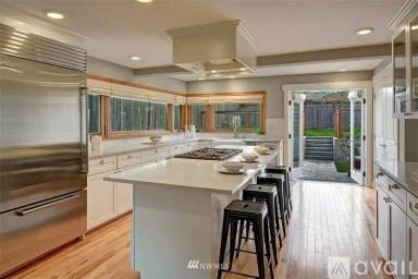 Main picture of 3827 30th Ave W