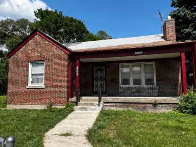 Main picture of 1640 W 70th St