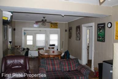 Main picture of 723 1/2 E Jefferson St