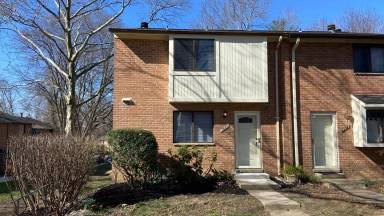 Main picture of 7473 Hickory Log Cir