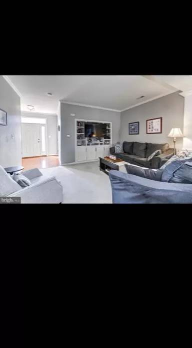 Main picture of 190 Gillespie Ave