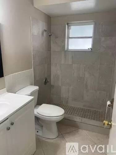Main picture of 301 NE 44th St