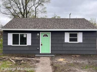 Main picture of 1015 E 36th Pl