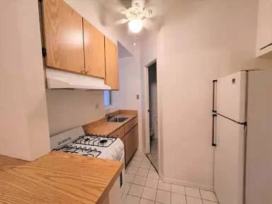 Main picture of 421 E 65th St