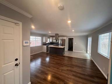 Main picture of 1586 W Cameron St