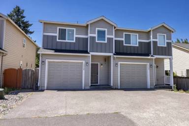 Main picture of 13704 NE 64th Cir