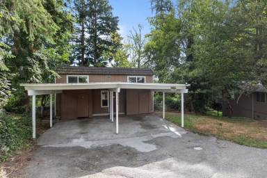 Main picture of 6118 Kenwood Dr