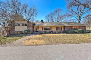 Main picture of 812 N Summit Dr