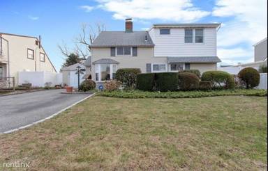 Main picture of 30 Amber Ln