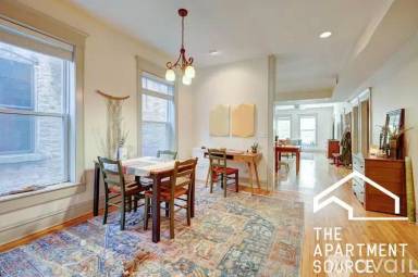 Main picture of 882 N Marshfield Ave