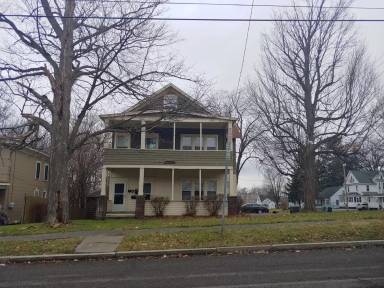 Main picture of 715 Court St