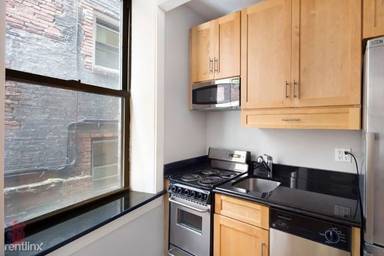 Main picture of 326 E 35th St