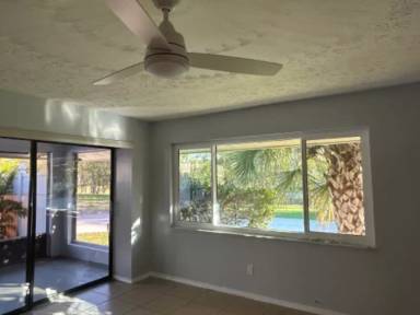 Main picture of 830 NW 11th Ter