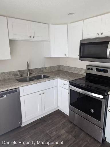 Main picture of 1561 Stone Edge Cir