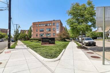 Main picture of 825 Juniper St NW