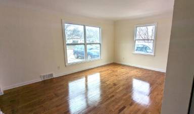 Main picture of 1685 Roberts St