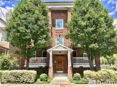 Main picture of 402 W 31st St