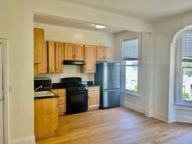 Main picture of 1975 Sutter St