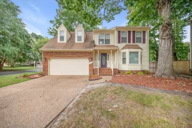 Main picture of 825 Lancaster Ln