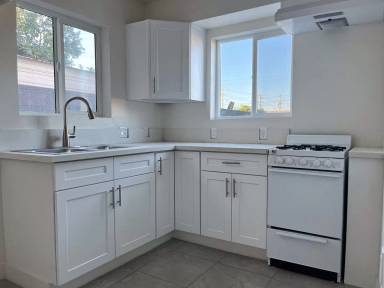 Main picture of 5017 Clara St