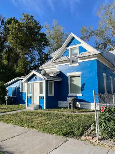 Main picture of 1095 Lake Ave